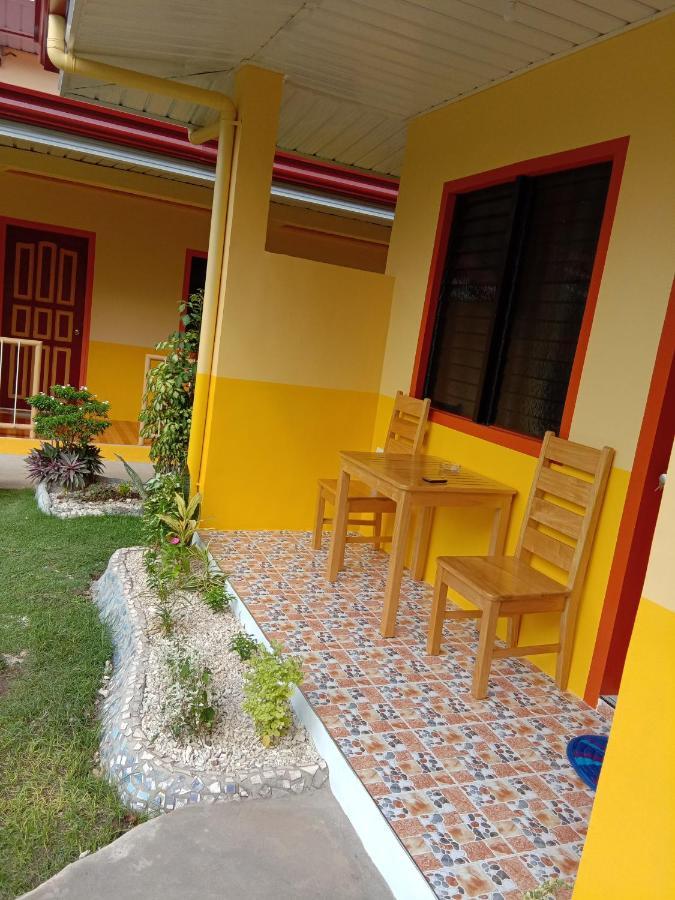 Uptown Guesthouse Siquijor Kültér fotó